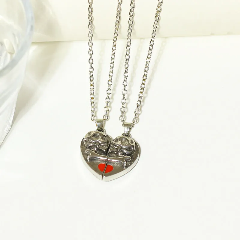 Punk Retro Skull Pendant Halloween Necklace Heart-shaped Magnetic Stitching Love Skull Couple Necklace