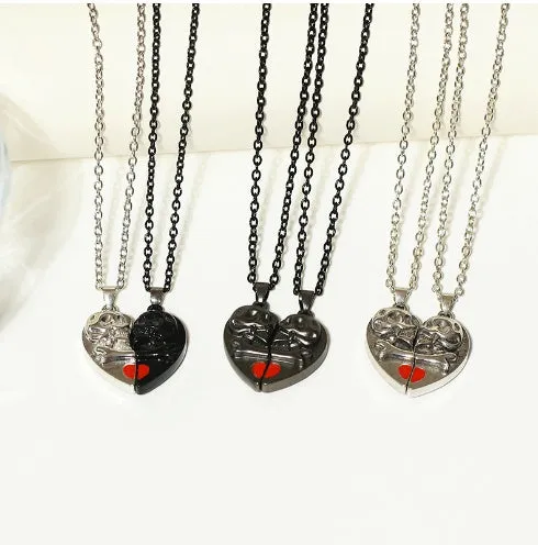 Punk Retro Skull Pendant Halloween Necklace Heart-shaped Magnetic Stitching Love Skull Couple Necklace